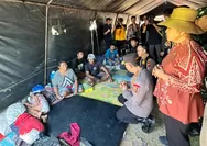 Polri Perkuat Penanganan Gempa NTT, Kapolri Tinjau Lokasi Terdampak dan Serahkan Bantuan