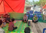Satlantas Polres Lebong  Berikan Tali Asih pada Keluarga Korban Laka Lantas