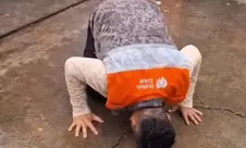 Sujud Syukur Warnai Hujan Deras di Kalimantan, Pejuang Karhutla Tarik Napas Lega Usai OMC Berbuah Hasil