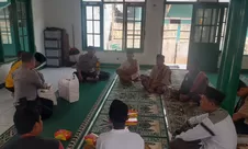 Jumat Curhat dan Jumat Berkah Polsek Cibogo, polisi buka ruang dialog bersama warga