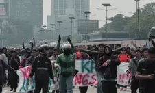 11 Poin tuntutan buruh di aksi demo Thamrin hari ini, salah satunya soal jaminan pesangon dan anti-PHK