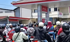 Target pemulihan pasokan BBM Bali belum terwujud merata, warga masih antre