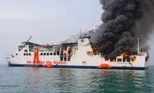 KMP Batumandi terbakar di Merak, 420 penumpang selamat, enam sempat dirawat