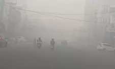 Kabut asap pekat kembali selimuti Palembang, warga pertanyakan hasil modifikasi cuaca