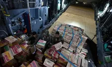 Jalankan Instruksi Presiden Seskab Teddy Pimpin Pelepasan Lima Pesawat TNI AU Bawa Bantuan 65 Ton Untuk Korban Gempa di NTT