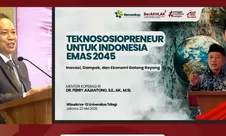 Menteri Koperasi Hadiri Wisuda ke-13 Universitas Trilogi, Dorong Generasi Muda Wujudkan Koperasi Merah Putih