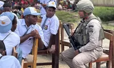 Satgas Ops Damai Cartenz Salurkan Bantuan Seragam Sekolah dan Berikan Edukasi Siswa Bahaya Narkoba 