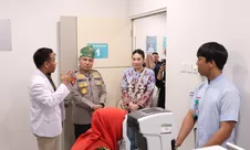 Kolaborasi Kemanusiaan, Polda Riau Gelar Bakti Sosial Kesehatan Operasi Katarak Gratis