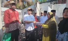 Sekda Herwan Antoni Serahkan Bantuan Korban Kebakaran di Kota Bengkulu