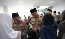  Revitalisasi Masjid Panggilan Sujud, Wakapolri Santuni Pukuhan Anak Yatim