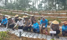 Polres Lebong Ikuti Penanaman Bawang Putih Serentak, Dukung Program Swasembada Pangan Nasional