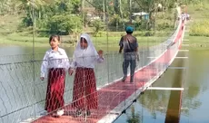 Dinanti Warga Bertahun-tahun, Jembatan Gantung Sepanjang 120 Meter Ini di Jawa Barat Hadir Hubungkan Wilayah yang Terisolasi