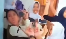 Viral Murid di Purwakarta Olok-Olok dan Acungkan Jari Tengah ke Gurunya