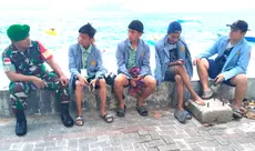Babinsa Praka Gideon Bungkaes Laksanakan Komsos Bersama Mahasiswa Unsrat Dalam Rangka Karya Bakti Di Wilayah Melonguane