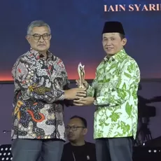 Prof. Oman Fathurahman Raih IKALUIN Award 2026
