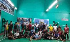 Riuh Lagu Indonesia Raya Buka Duel Badminton PB Volta Moning Majene Kontra PB Bili-Bili Parepare di GOR Sulsel
