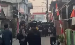 BNN Hujani Gas Air Mata Usai Loyalis Bos Narkoba Kampung Bahari Melawan Pakai Mercon