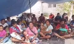 Emak-emak dan Bayi Pengungsi Gempa NTT Teriak Minta Bantuan, Pemerintah Klaim Kirim 253 Ton Logistik