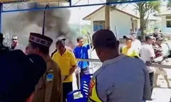 Kecewa Rombongan Pejabat Batal Datang, Warga Lamba Leda Amuk Posko