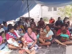 Emak-emak dan Bayi Pengungsi Gempa NTT Teriak Minta Bantuan, Pemerintah Klaim Kirim 253 Ton Logistik