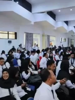 soal essay bahasa inggris kelas xii