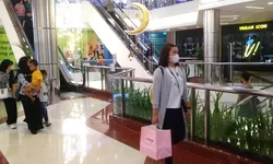Jelang Lebaran Idul Fitri, Pusat Perbelanjaan Mulai Ramai Diserbu Pembeli