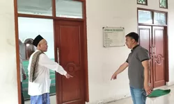 Usai Salat Jumat, Warga Caringin Jadi Korban Penusukan di Halaman Masjid