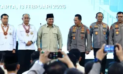 Presiden Prabowo Anugerahkan Bintang Jasa dan Satyalancana Wira Karya untuk Penggerak MBG Polri