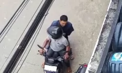Motor Honda Scoopy Digondol Maling di Cicadas Gunung Putri, Aksi 2 Pelaku Terekam CCTV
