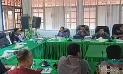 RDP DPRD KKT Memanas, Amrosius Rahanwati Peringatkan Kades Ilngei Soal Hak Anak &amp; Kepentingan Negara