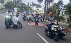 Menko AHY Ngabuburit di Kota Bogor, Keliling Naik Vespa Sapa Warga