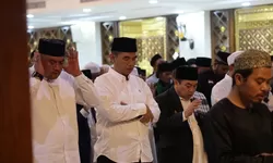 Bupati Bogor Rudy Susmanto I’tikaf dan Shalat Tahajud Bersama Masyarakat di 10 Hari Terakhir Ramadan