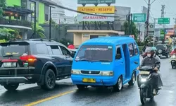 Gubernur Jabar Dedi Mulyadi Beri Kompensasi Rp1 Juta untuk 700 Angkot Puncak yang Diliburkan Saat Lebaran 2026