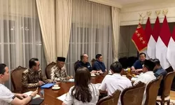 Prabowo Perintahkan Bangun Hunian Layak untuk Warga Pinggir Rel Senen, Kementerian Langsung Bergerak