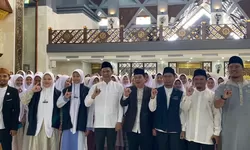 Jaro Ade Lepas Santri Bogor ke Gontor, Pesan Jaga Nama Baik dan Raih Ilmu