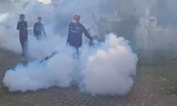 Partai Demokrat Gelar Fogging di Tlajung Udik, Antisipasi Penyebaran DBD di Perumahan Griya Bukit Jaya