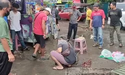 Pedagang Kaki Lima Griya Bukit Jaya Bersama Muspika Lakukan Aksi Nyata Cegah Banjir