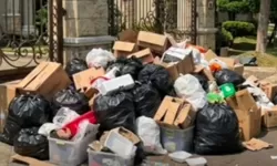 Dilarang Buang Sampah, Warga Sentul City Tumpuk Sampah di Pintu Masuk Cluster
