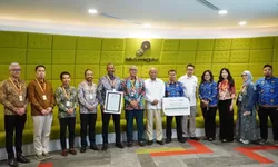 Djoko Siswanto Apresiasi Donasi PT PDSI dan ADES untuk Renovasi Masjid di Kampus UI Depok
