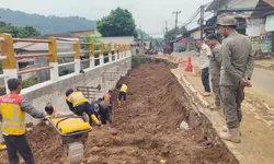 Pemkab Bogor Percepat Perbaikan Jalan Longsor Cikampak–Gunung Bunder, Akses Warga Segera Dipulihkan