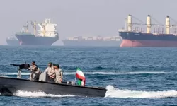 Ketegangan AS-Iran Memanas di Selat Hormuz, Trump Klaim Armada Iran Dihancurkan
