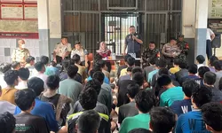 Lapas Cibinong Gelar Apel Ikrar Zero Halinar, Sidak Gabungan dan Tes Urine Ratusan Warga Binaan