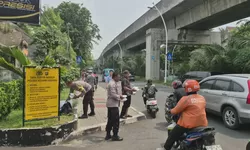 Polsek Kelapa Gading Gelar Jumat Peduli, Bagikan Nasi Kotak untuk Ojol dan Warga
