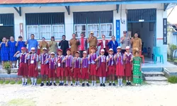 Ujian Akhir SD Kristen Romean Dibuka Khidmat, Pesan Disiplin dan Integritas Menggema di Fordata