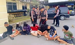 Polisi Gagalkan Tawuran Dini Hari di Cilincing, 7 Remaja Diamankan Bersama Celurit dan Parang