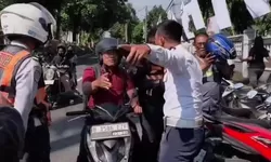 Penertiban Parkir Liar di Pemda Cibinong Diwarnai Protes Pengendara, 136 Motor Dikempesi Ban