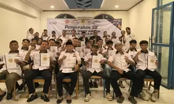 Sumeringah! 30 Ketua Unit Karang Taruna Desa Cicadas Resmi Terima SK