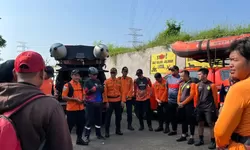 Pemuda Terseret Arus Kali Bekasi Saat Hendak Memancing, Tim SAR Lakukan Pencarian Hingga Radius 6 Kilometer