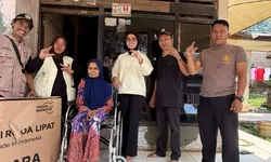 IPSM Gunung Putri dan TP PKK Cicadas Peduli Lansia, Salurkan Bantuan Kursi Roda