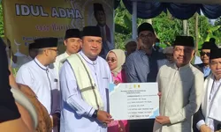 Ribuan Jamaah Padati Masjid Agung Baitul Faizin, Pemkab Bogor Salurkan Hewan Kurban Presiden